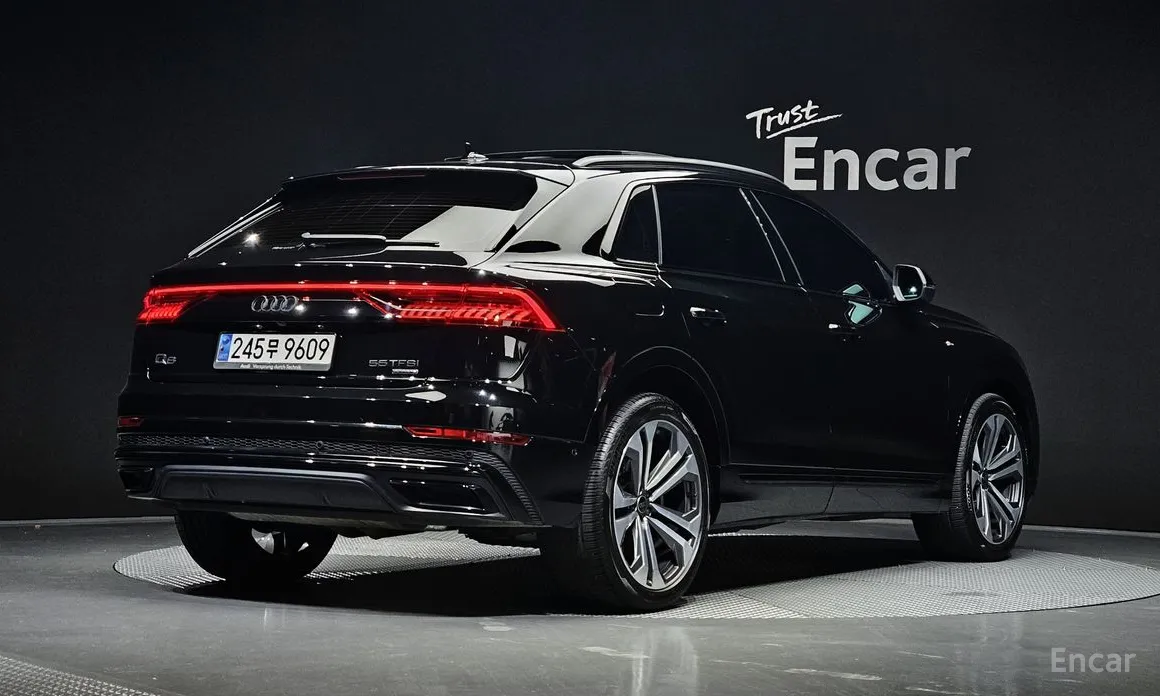 Фото 2 - Audi Q8