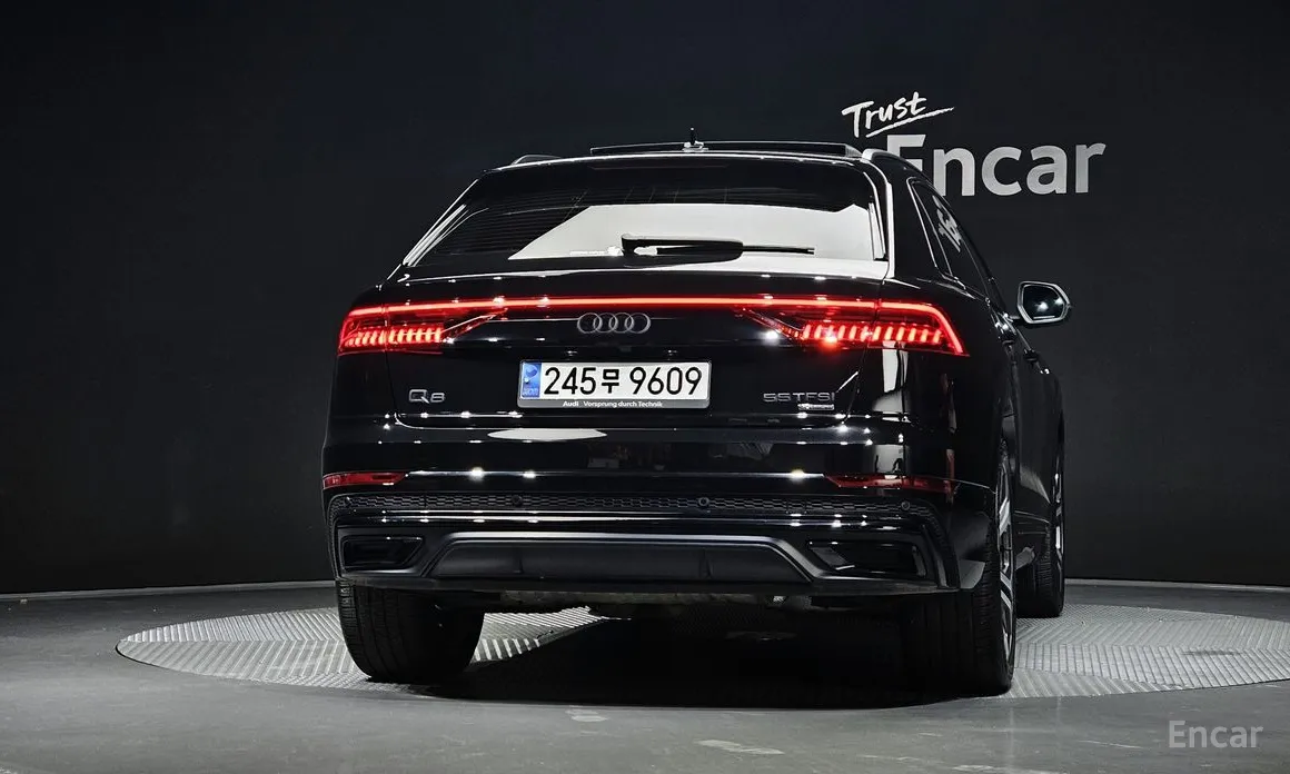 Фото 4 - Audi Q8