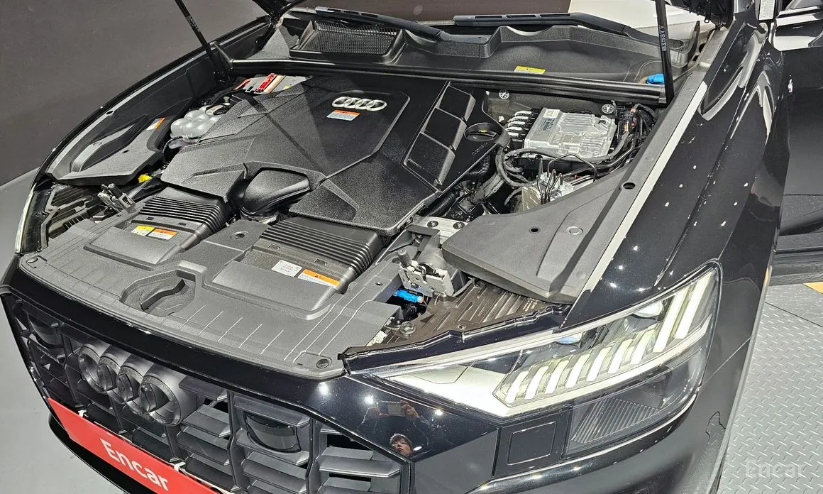 Фото 6 - Audi Q8