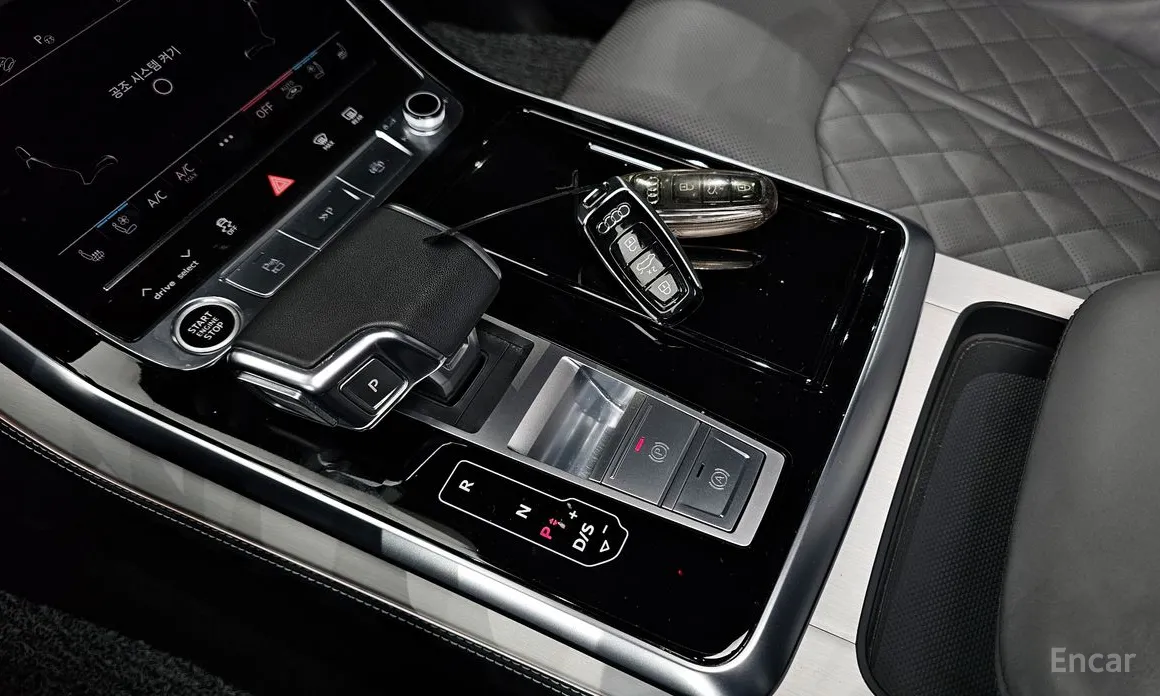 Фото 9 - Audi Q8