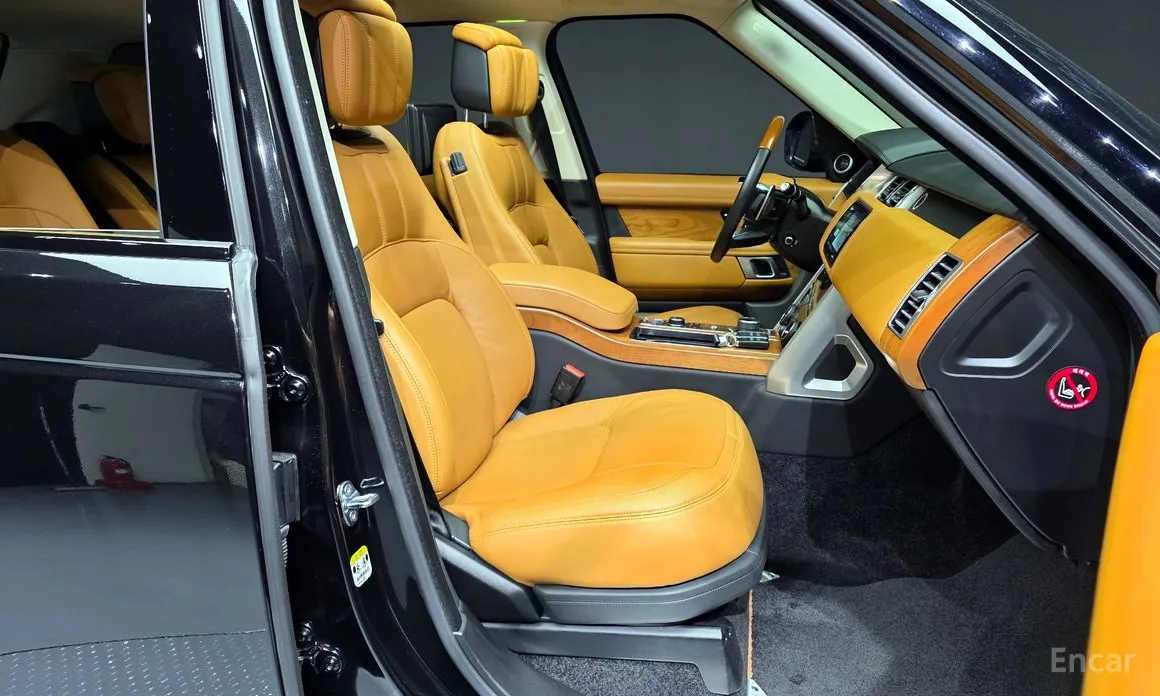 Photo 11 - Land Rover Range Rover