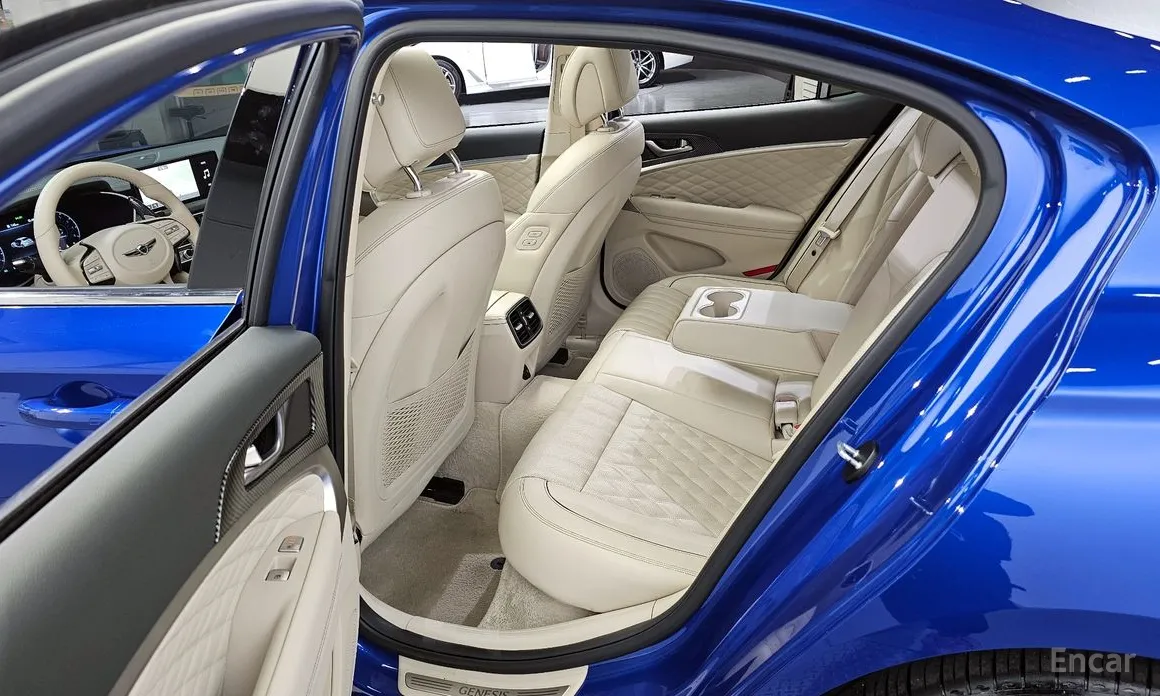 Photo 11 - Genesis G70