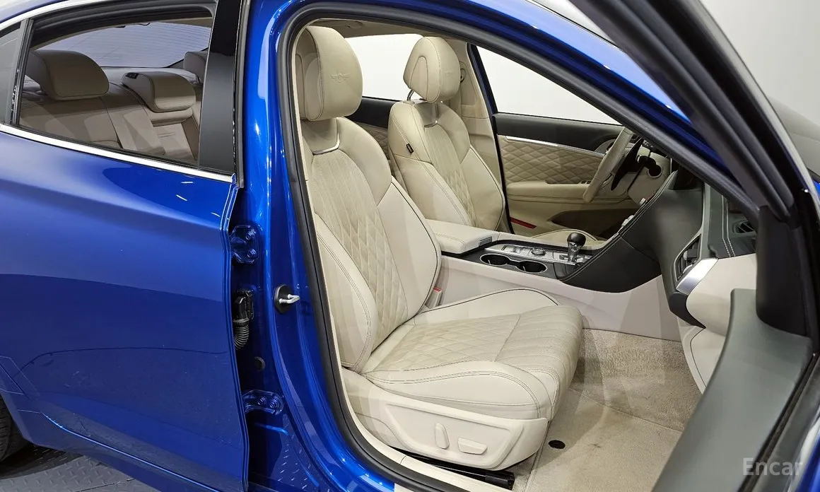 Photo 12 - Genesis G70