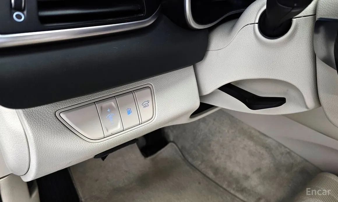 Photo 14 - Genesis G70