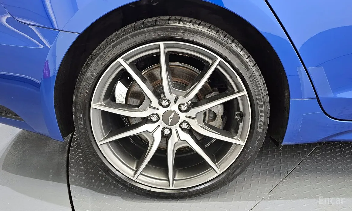 Photo 5 - Genesis G70