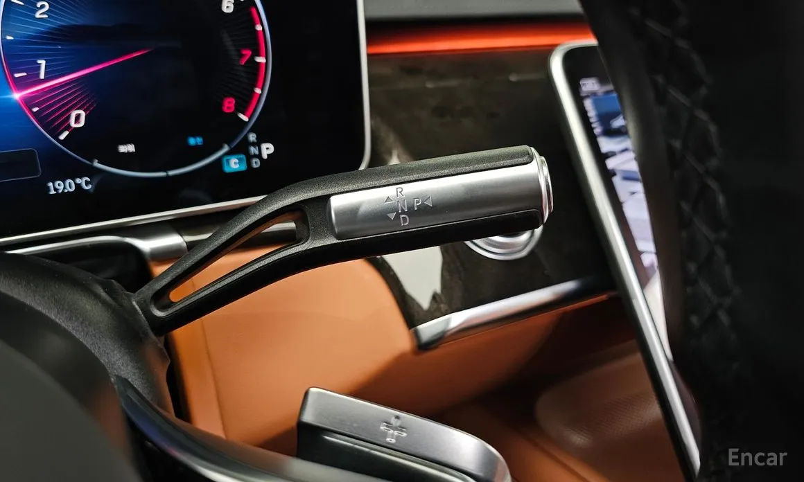 Фото 9 - Mercedes-Benz S-Class