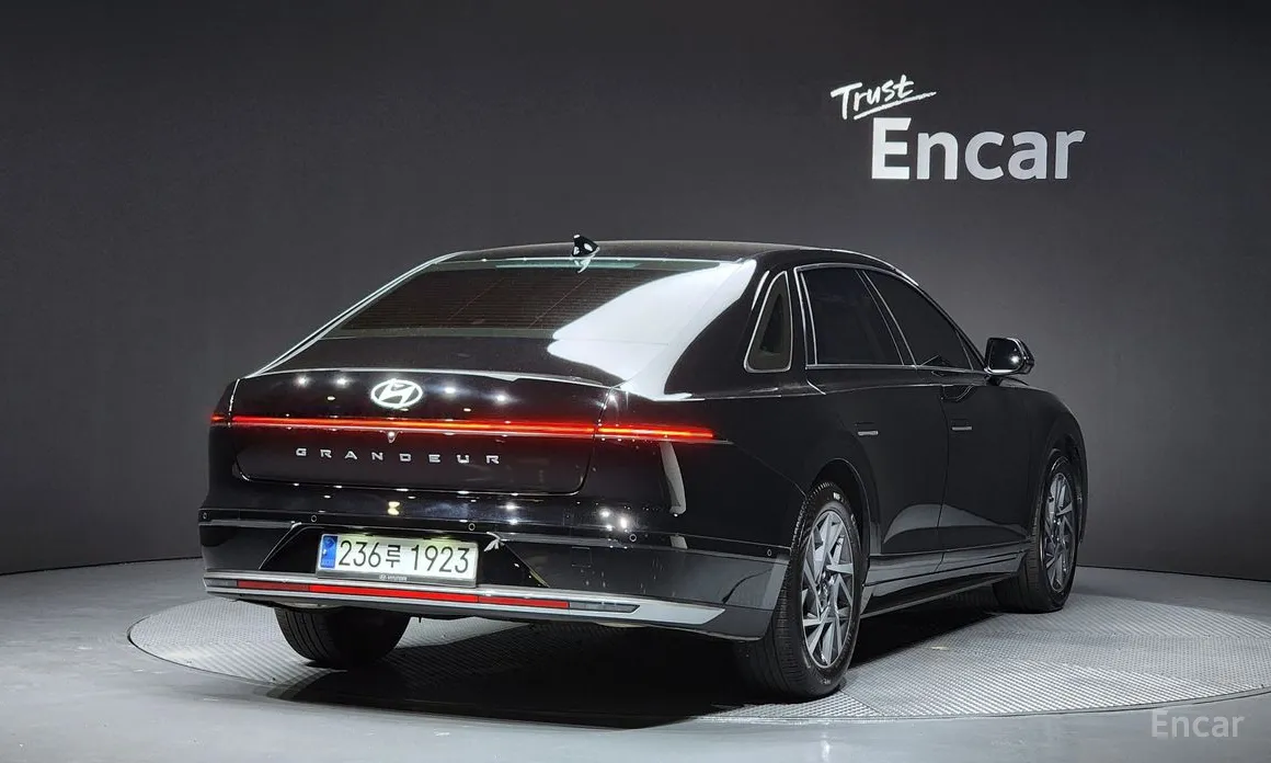 Photo 2 - Hyundai Grandeur