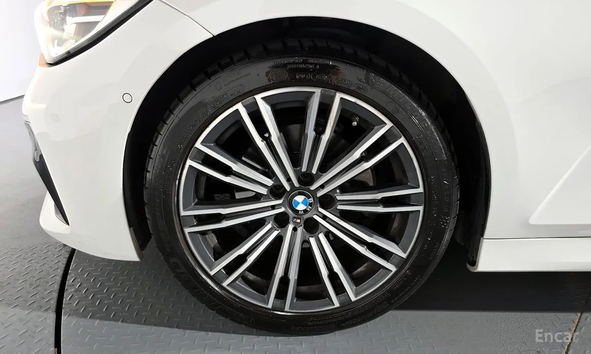 BMW 3 Series 2019 320i M Sport