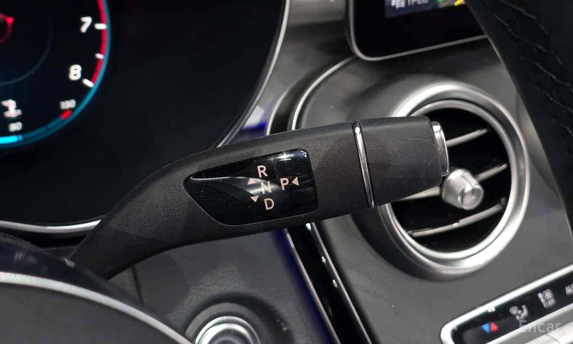 Фото 9 - Mercedes-Benz C-Class