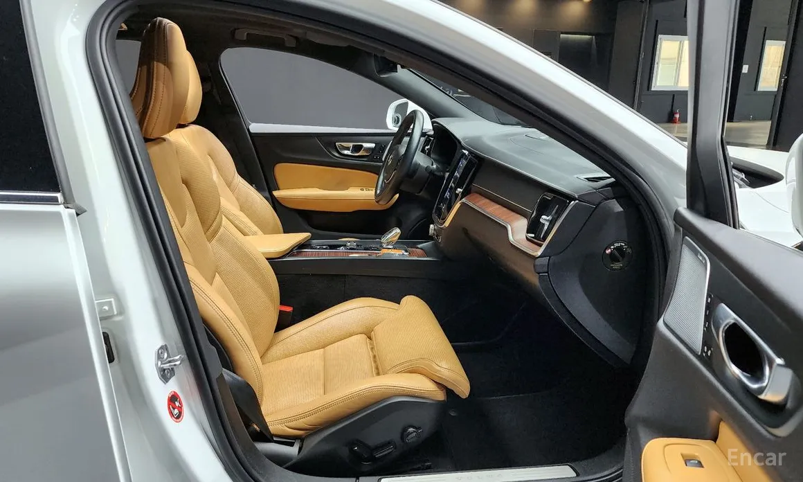 Фото 9 - Volvo S60