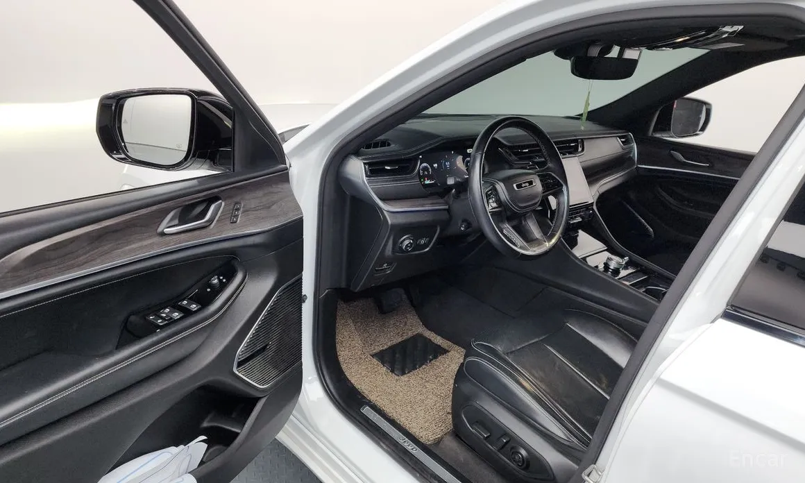 Фото 10 - Jeep Cherokee