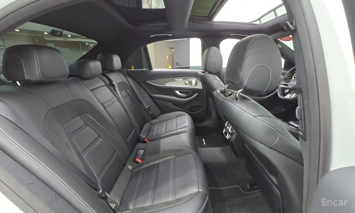 Фото 12 - Mercedes-Benz E-Class