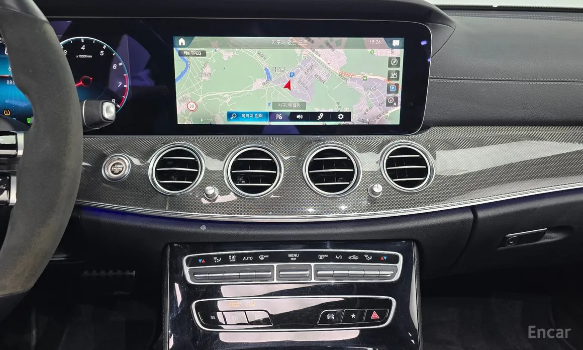 Фото 14 - Mercedes-Benz E-Class