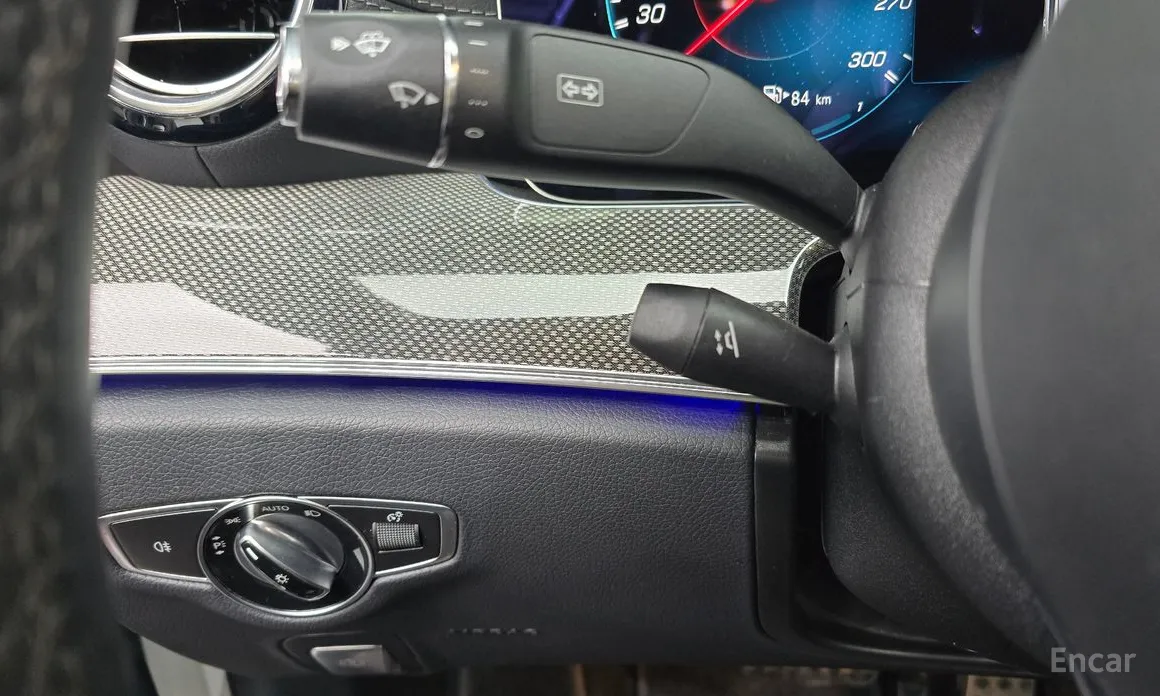 Фото 18 - Mercedes-Benz E-Class