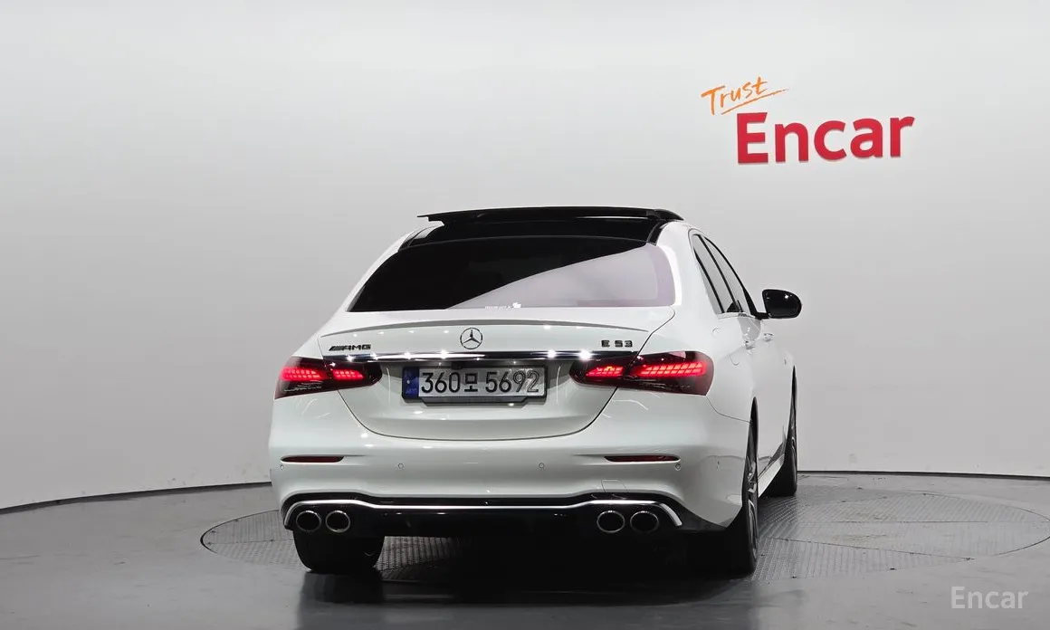 Фото 4 - Mercedes-Benz E-Class