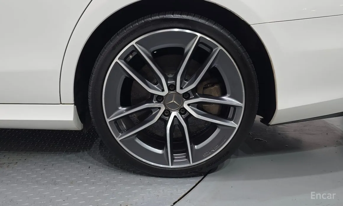 Фото 5 - Mercedes-Benz E-Class