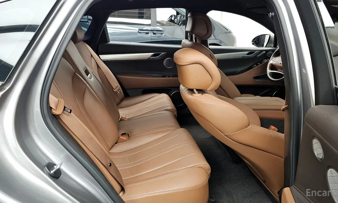 Фото 12 - Genesis G80