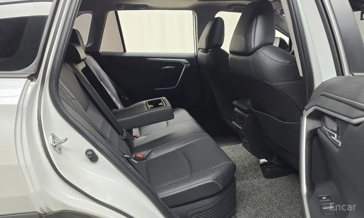 Фото 12 - Toyota RAV4