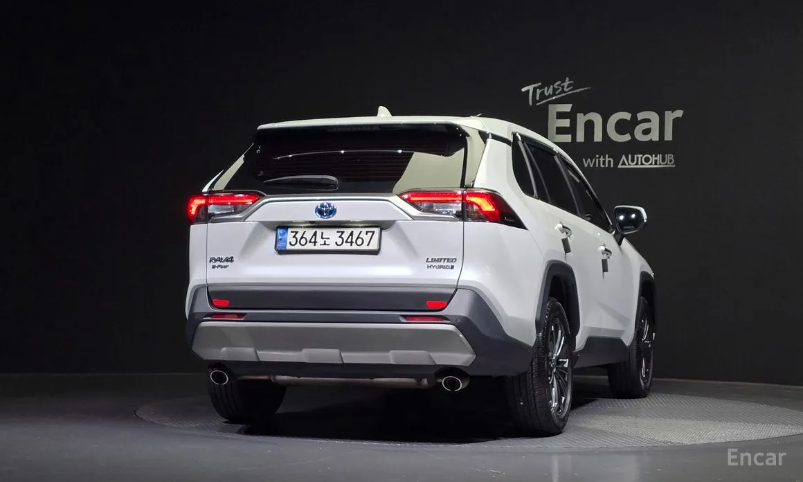 Фото 4 - Toyota RAV4