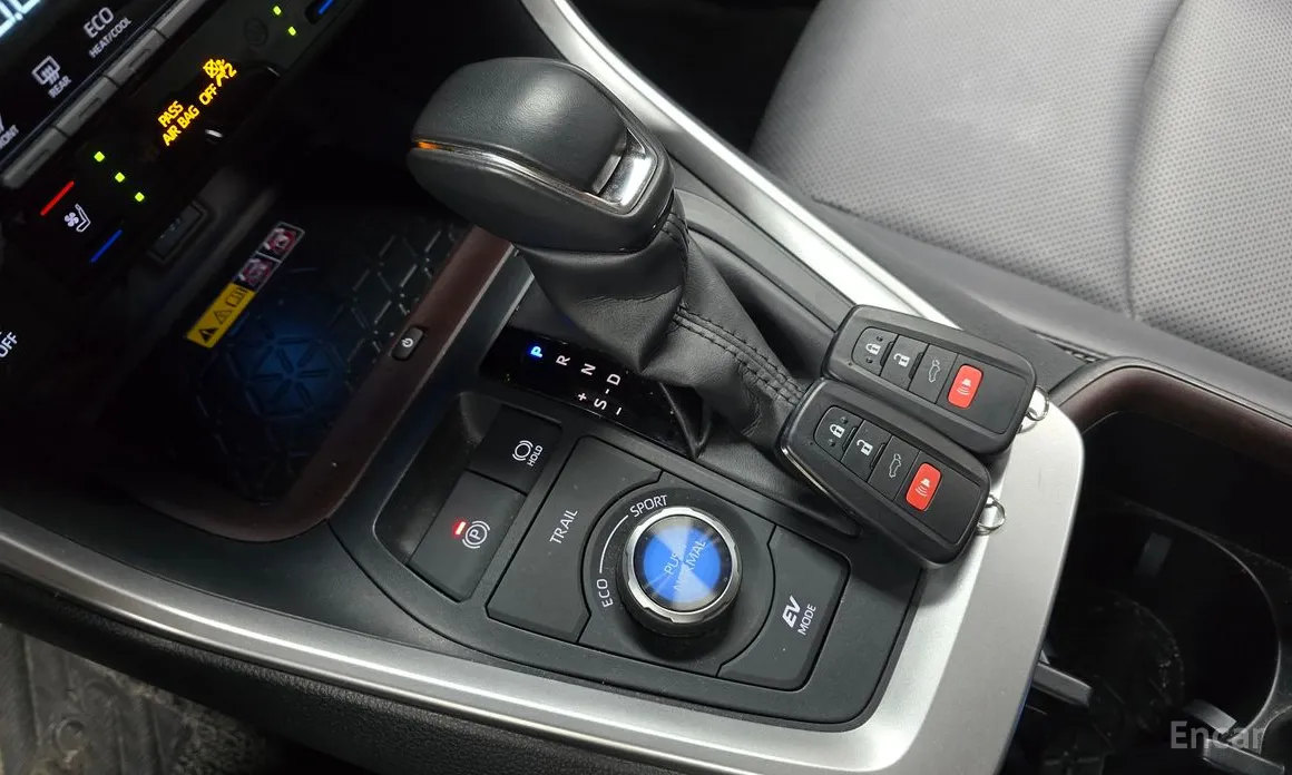 Фото 9 - Toyota RAV4