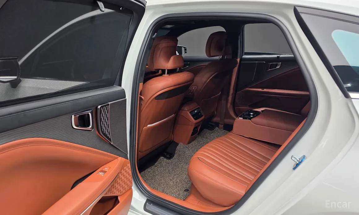 Фото 17 - Kia K8