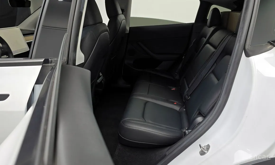 Photo 12 - Tesla Model Y