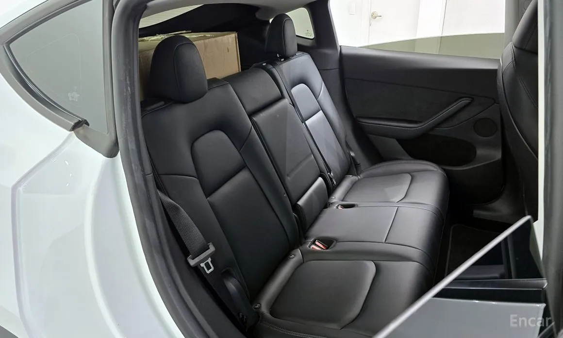 Photo 13 - Tesla Model Y