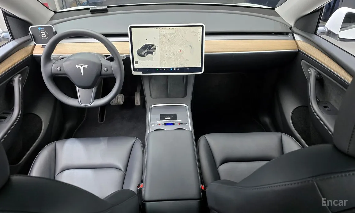 Photo 7 - Tesla Model Y