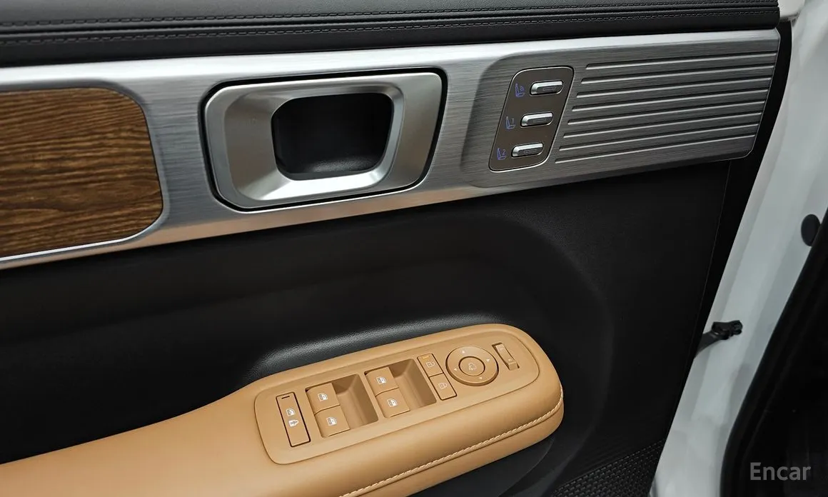 Photo 16 - Hyundai Santa Fe