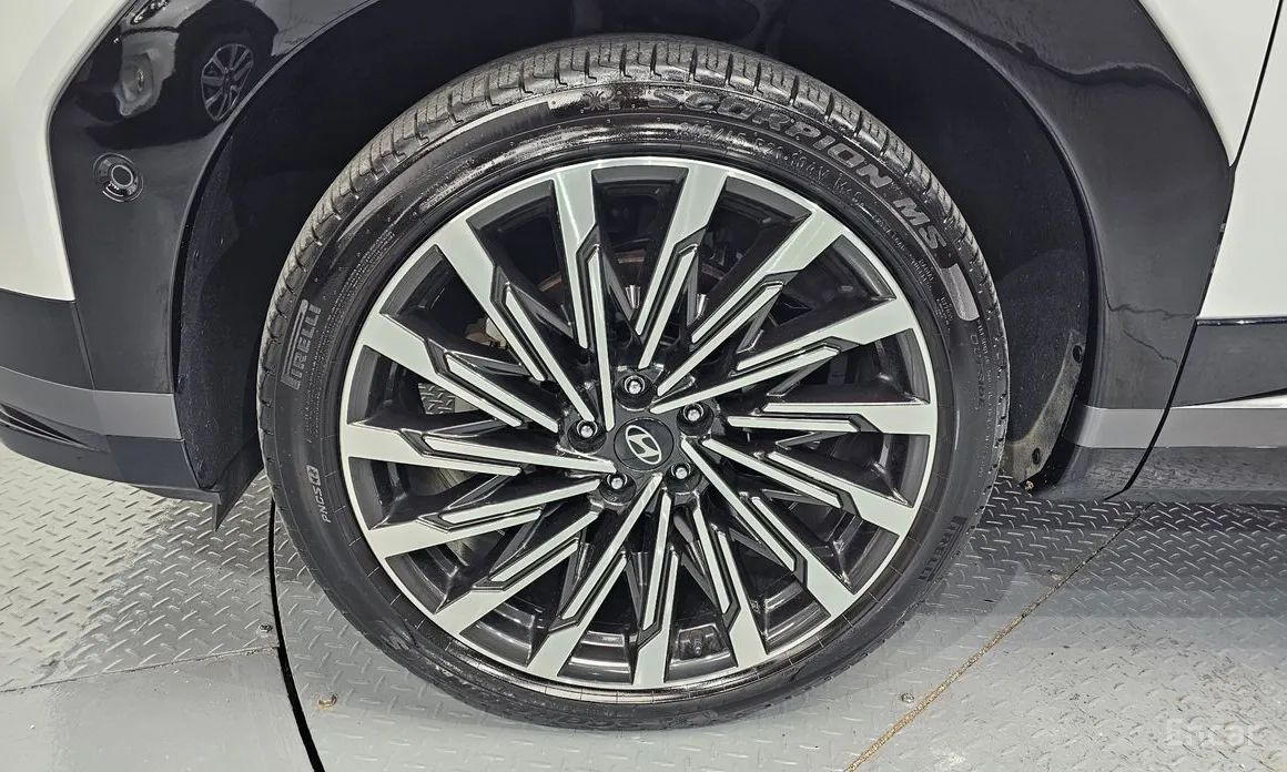 Photo 5 - Hyundai Santa Fe