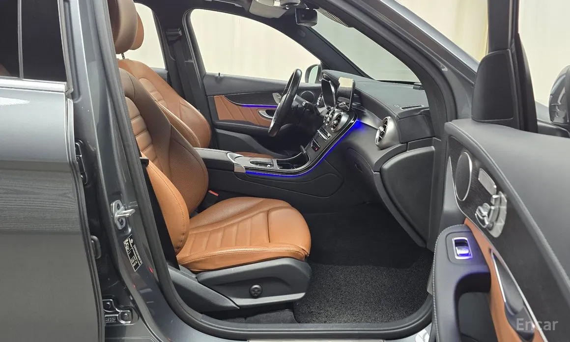 Photo 10 - Mercedes-Benz GLC-Class