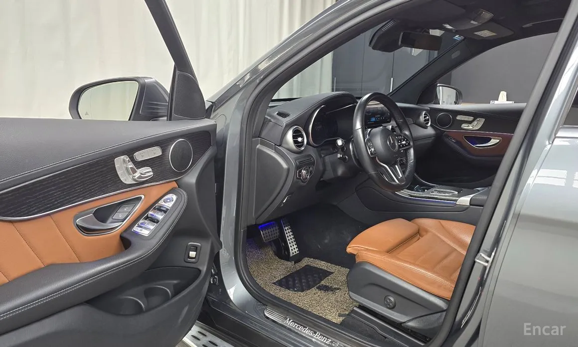 Photo 11 - Mercedes-Benz GLC-Class