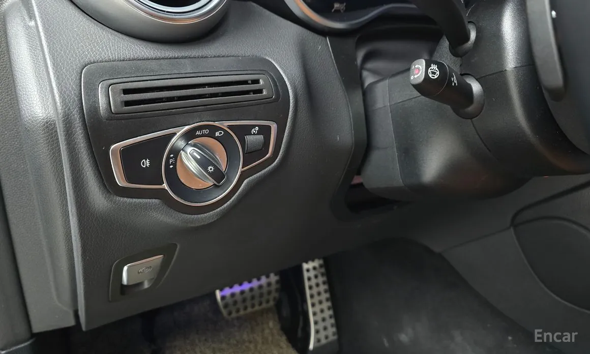 Photo 17 - Mercedes-Benz GLC-Class