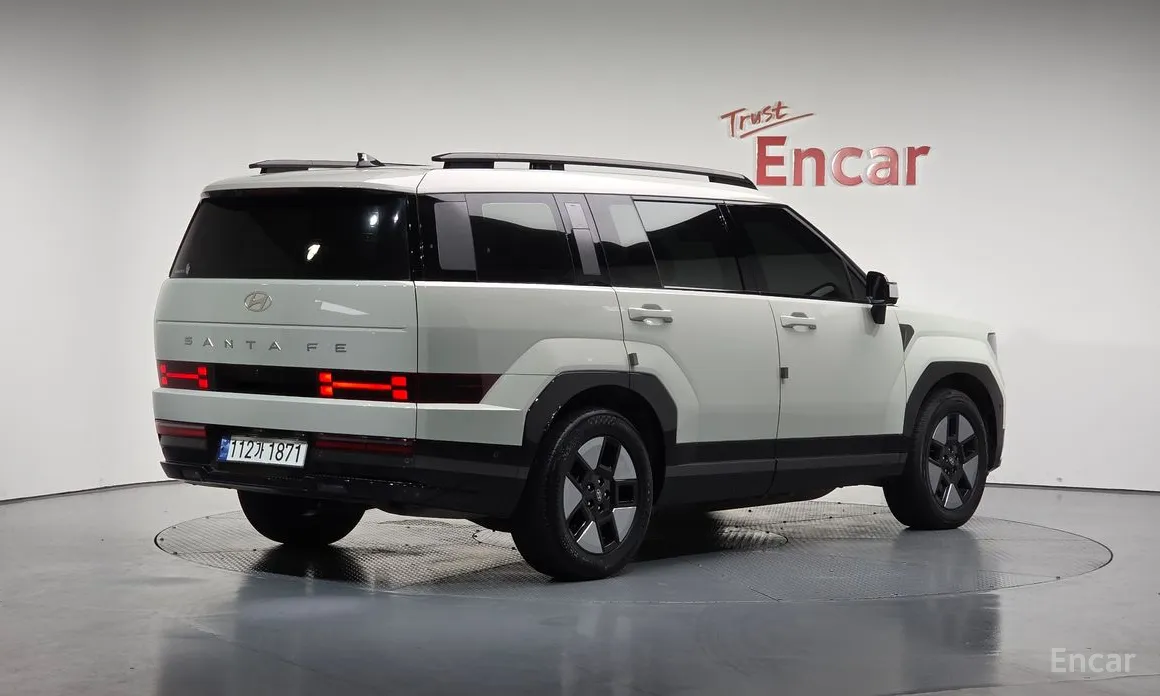Фото 2 - Hyundai Santa Fe