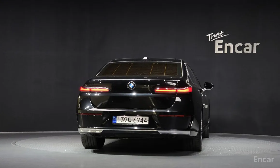 Фото 4 - BMW 7 Series