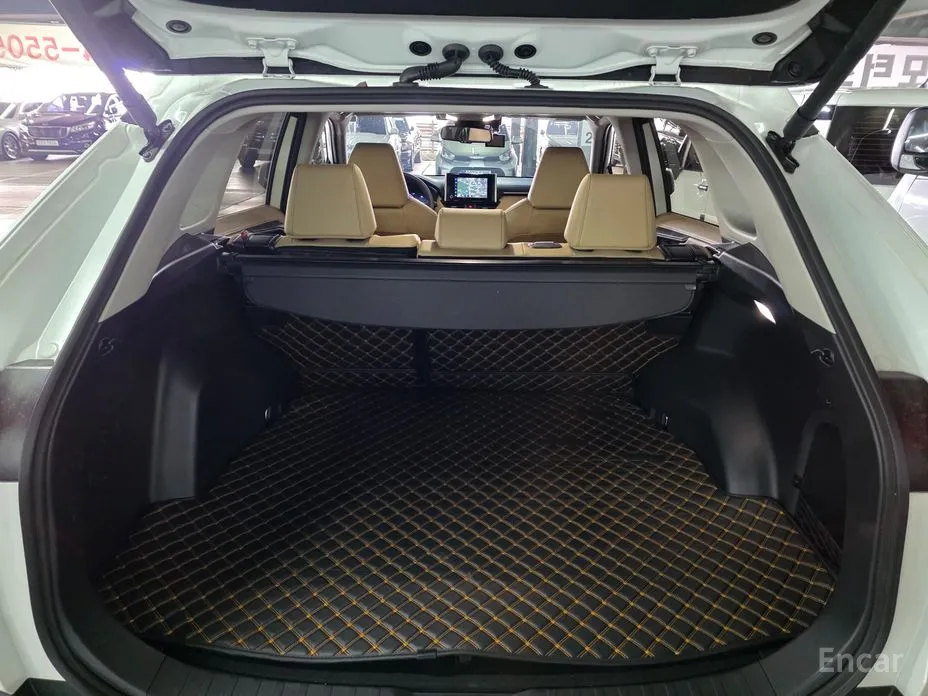 Фото 13 - Toyota RAV4