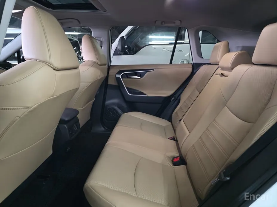 Фото 6 - Toyota RAV4