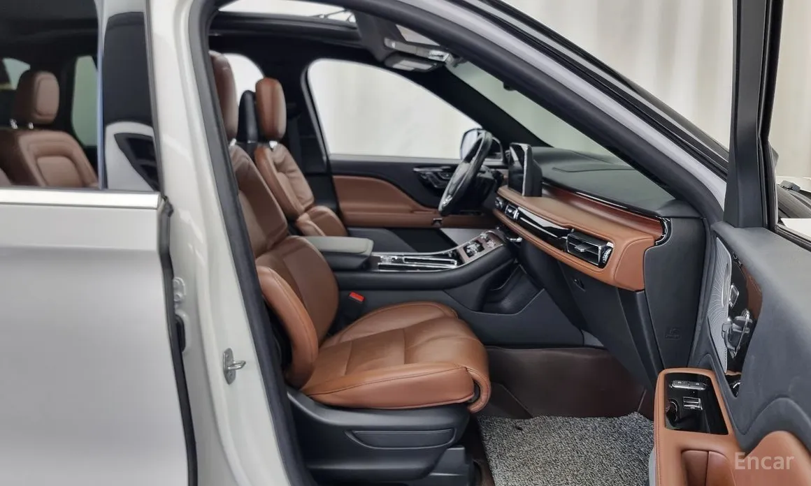 Фото 11 - Lincoln Aviator