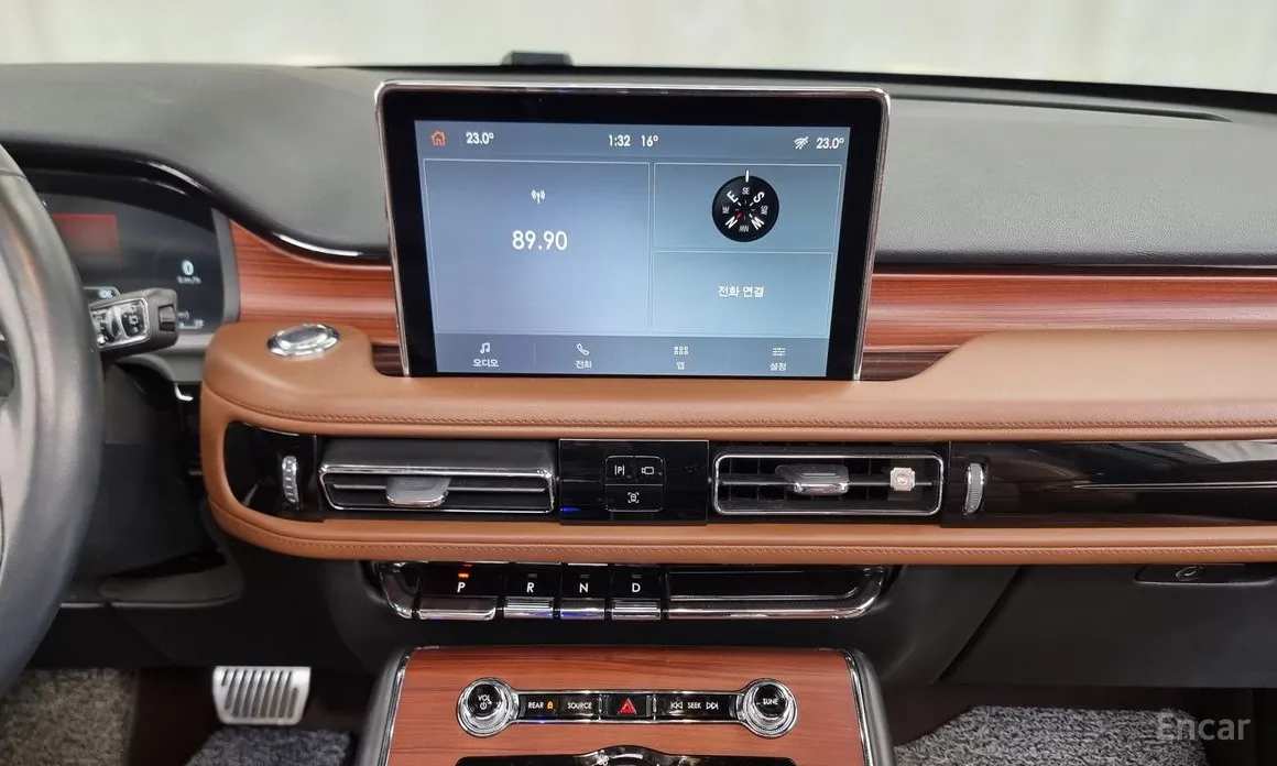 Фото 14 - Lincoln Aviator