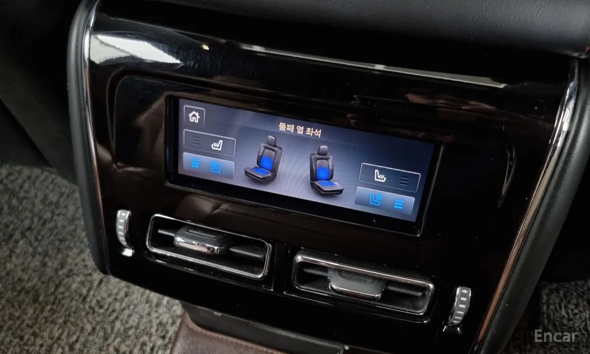 Фото 19 - Lincoln Aviator