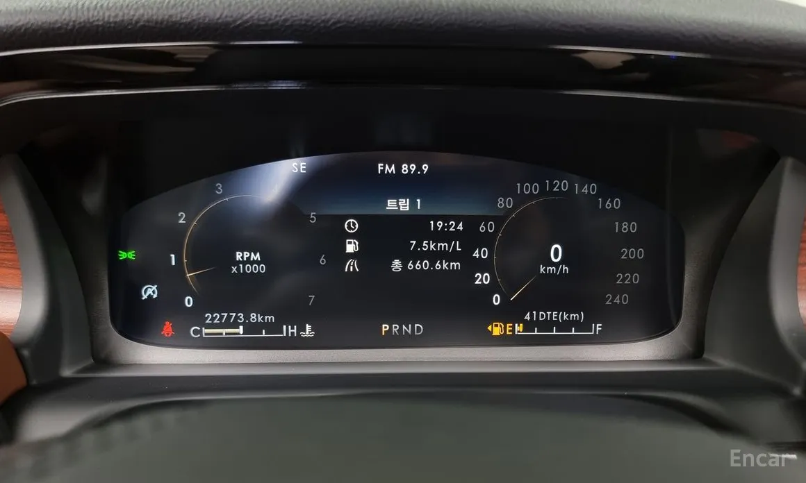 Фото 8 - Lincoln Aviator