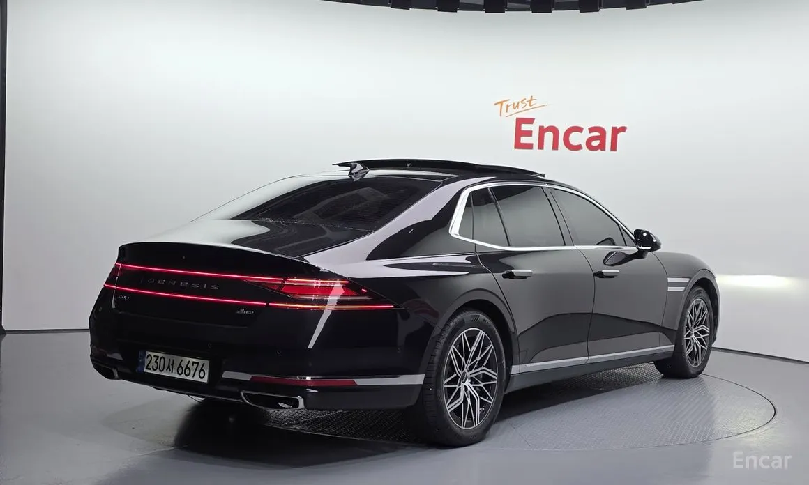 Фото 2 - Genesis G90