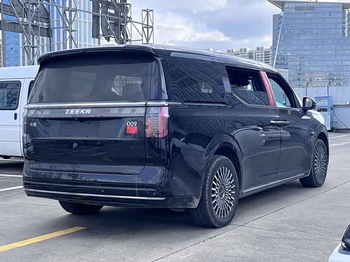 Фото 8 - Zeekr 009