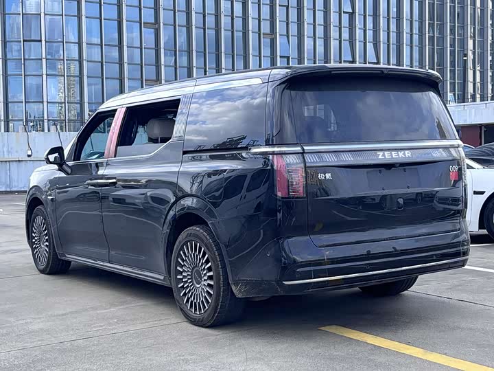 Фото 9 - Zeekr 009