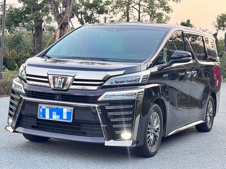 Фото 1 - Toyota Vellfire