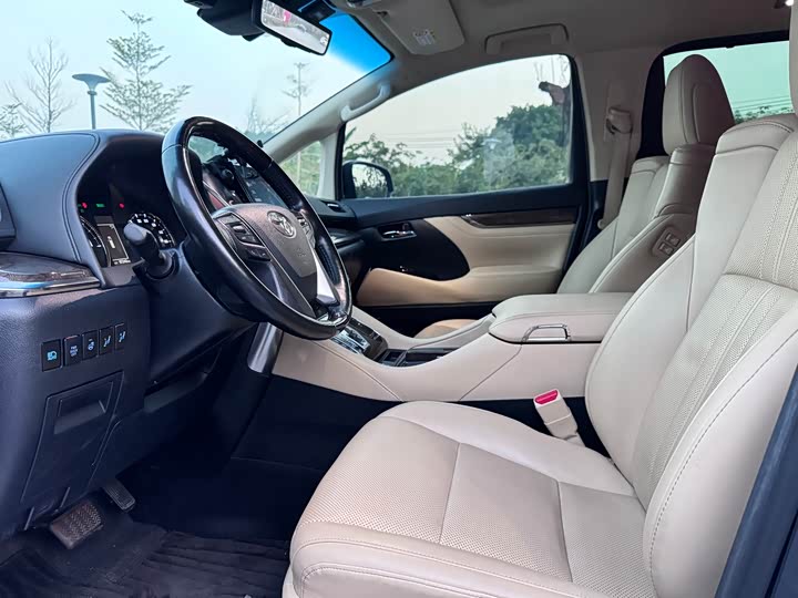 Фото 10 - Toyota Vellfire