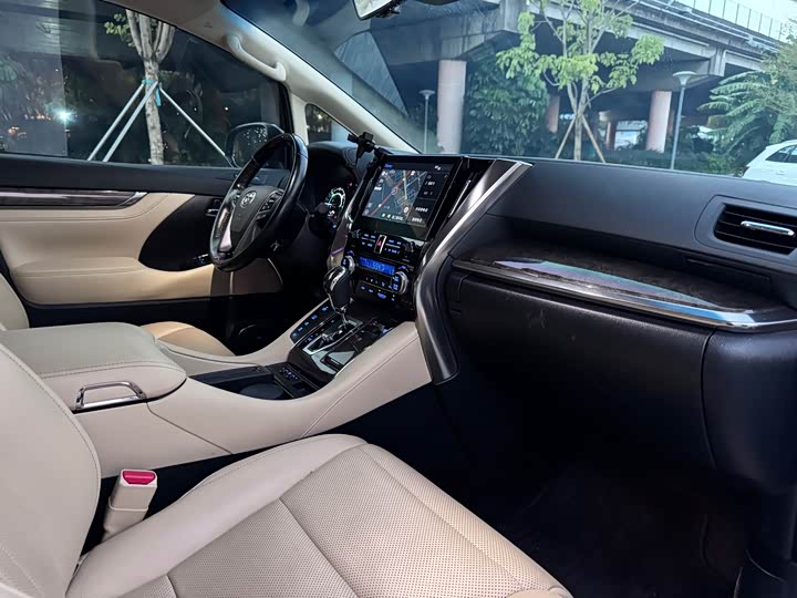 Фото 11 - Toyota Vellfire