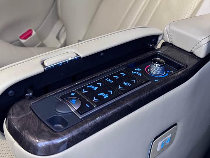 Фото 14 - Toyota Vellfire