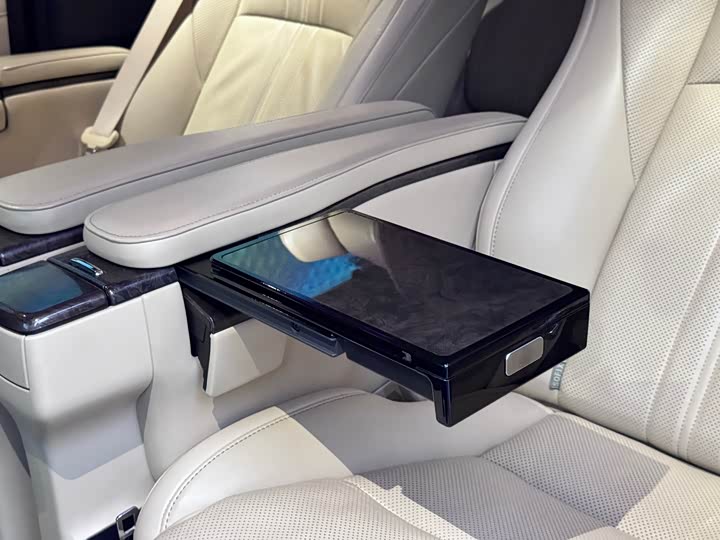 Фото 15 - Toyota Vellfire