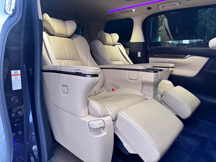 Фото 17 - Toyota Vellfire